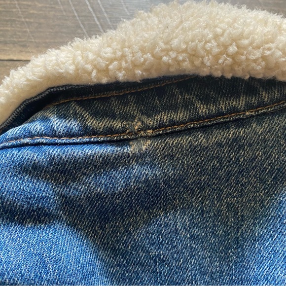 Old Navy || Sherpa Lined Denim Trucker Jacket - Picture 10 of 10